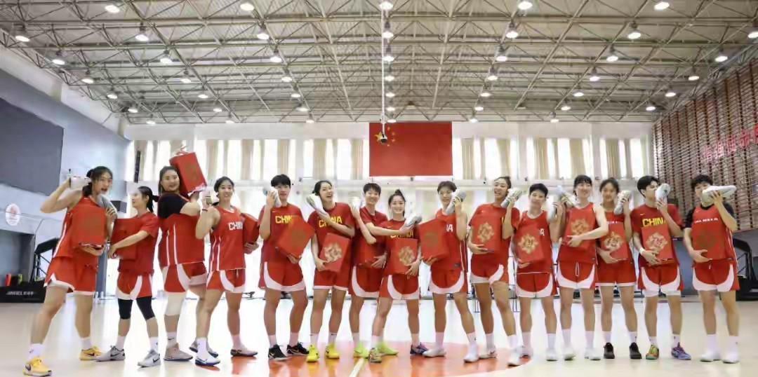 开云部门-双塔缺席，新人扛旗！女篮生死战前，宫鲁鸣的豪赌开始了